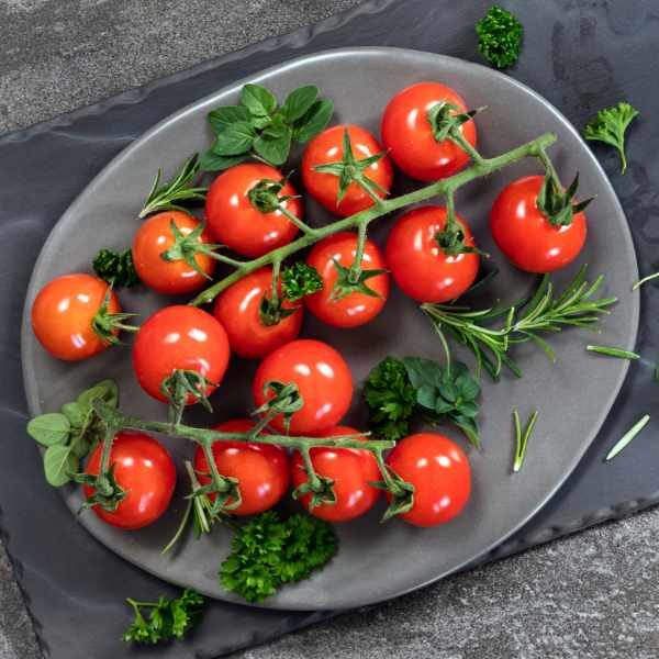 tomato-sugar-lump-seeds tomato sugar lump tomatoes on a plate on a wooden table